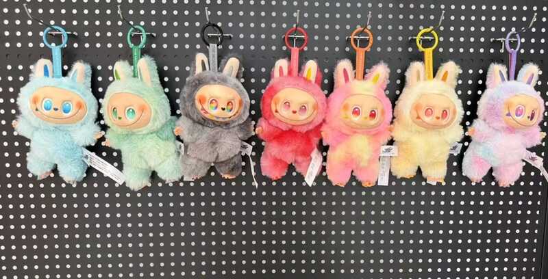 М`яка іграшка-брелок M 19732 (600) ЦІНА ЗА 1 ШТУКУ, герой, вис. - 16см, оберт голови на 360°, рухомі кінцівки, м`яке хутро, текстил. стрічка, карабін