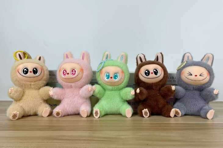 М`яка іграшка-брелок M 19738 (300) ЦІНА ЗА 1 ШТУКУ, герой, висота - 16см, рухомі кінцівки, м`яке хутро, текстильна стрічка, карабін, МІКС ВИДІВ