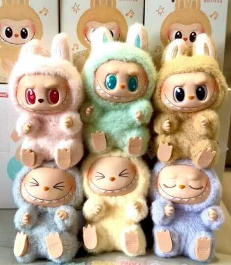 М`яка іграшка M 19786 (240) ЦІНА ЗА 1 ШТУКУ, висота героя 14 см, світло, пісенька англ., голова, стопи та долоні оберт. на 360°, в коробці, МІКС