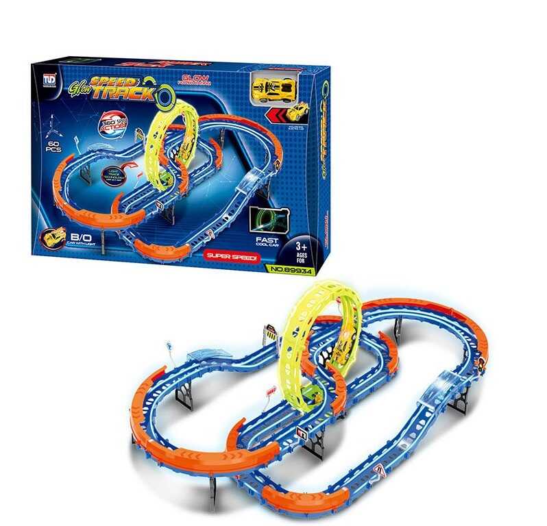 Трек 89934 (18) 60 елементів, машинка на батарейках, підсвічування, світиться у темряві, трюки, муляжі оточення, в коробці