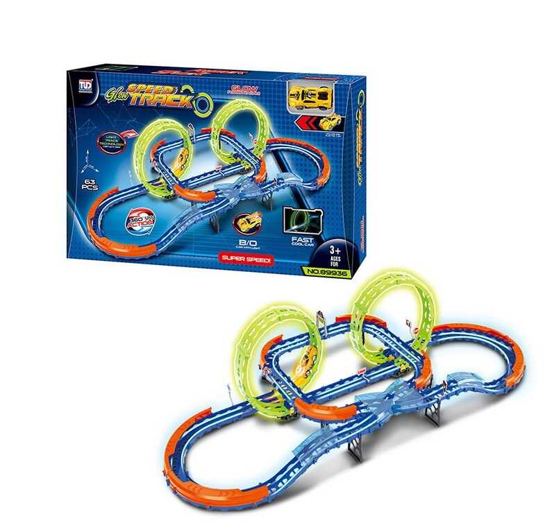 Трек 89936 (18) 63 елементи, машинка на батарейках, підсвічування, світиться у темряві, трюки, муляжі оточення, в коробці