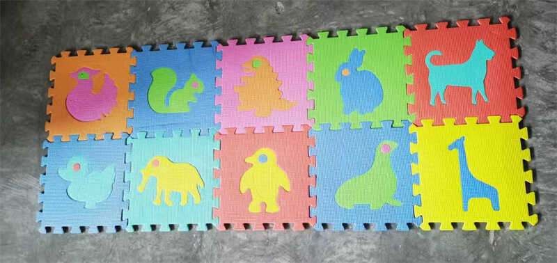 Килимок-пазл M 20358 (24) 10 м`яких елементів, матеріал: EVA, розмір пазла: 29.5x29.5х0.8 см, фігурка в центрі витягується, в плівці