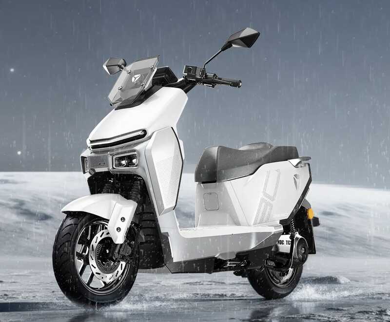 Електричний мопед Yadea GS80 / 0360 (1) колір Білий, двигун 2999W, акум. літій-залізо-фосфатний 72V/50Ah, колеса 12``, в коробці
